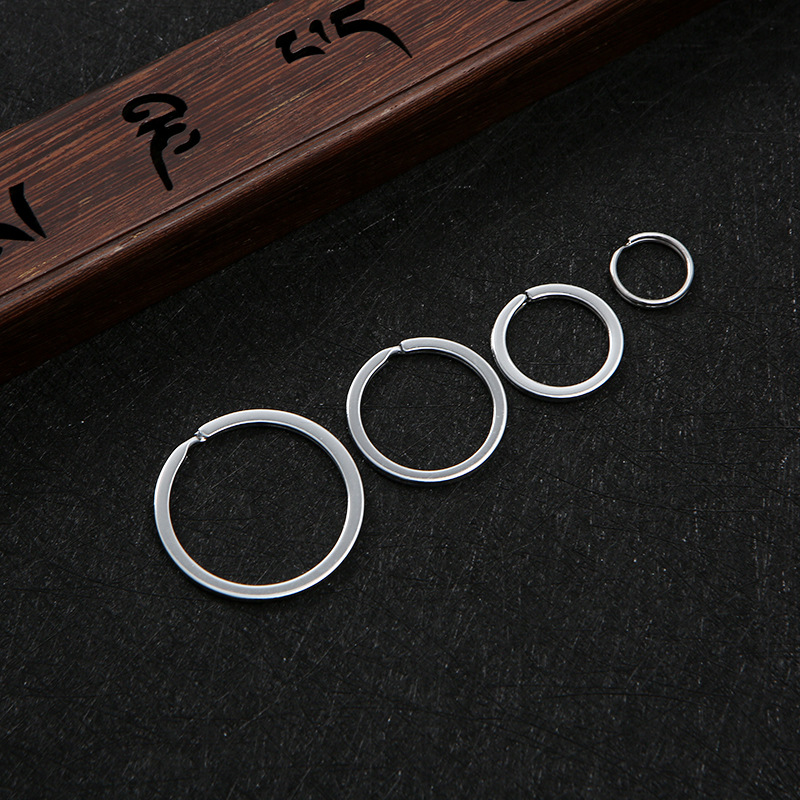 304 stainless steel key ring, smooth key ring, metal key ring, polished hanging electric flat surface ring, keychain accessory Application Scenario