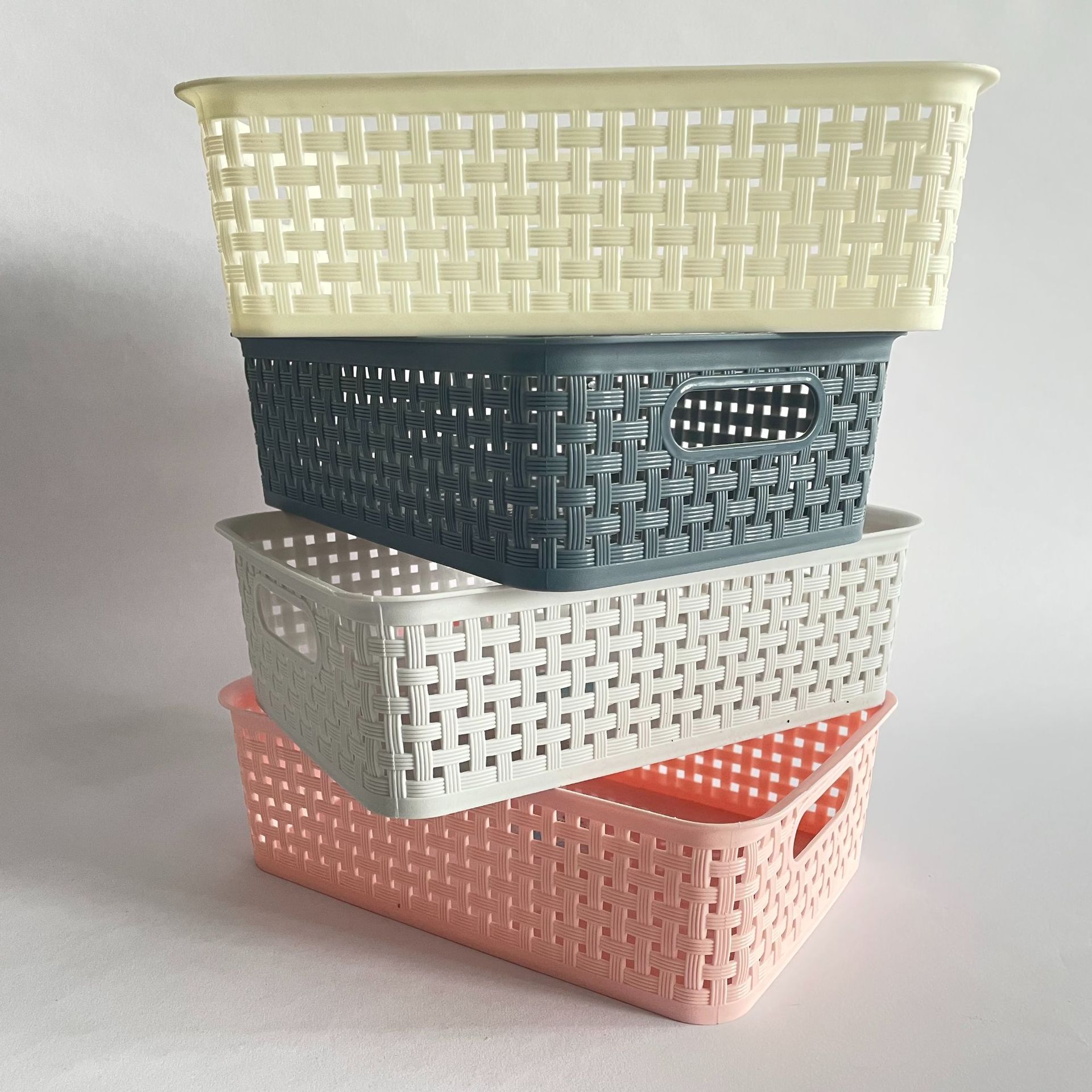 Imitation rattan texture plastic storage basket, hollowed-out woven storage basket, desktop storage and organization