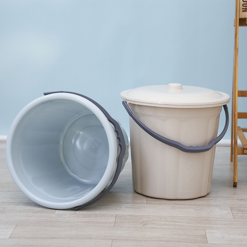 Thickened and shock-resistant household plastic bucket, Nordic covered hand-held water bucket for water storage, car wash bucket, laundry bucket, European large water bucket details Picture