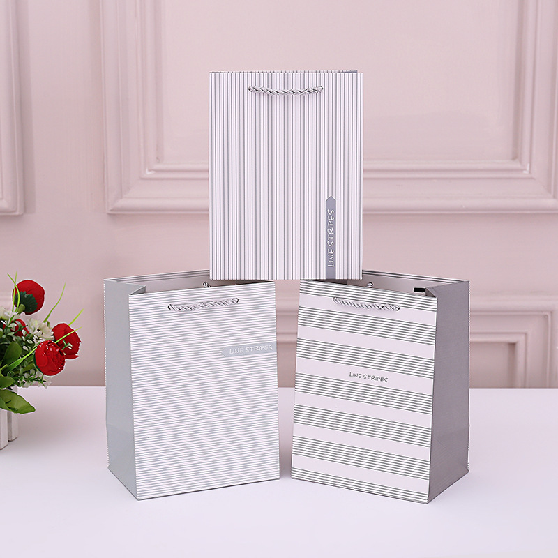 New white cardboard packaging bag fine shopping mall shopping bag fashion shoes clothing packaging cosmetics gift bag