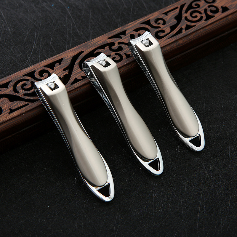 Baihua medium-sized boxed nail clippers, portable nail clippers, adult home nail clippers, gift nail clippers wholesale Application Scenario