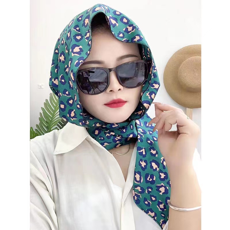 Manufacturers Wholesale 2022 New Spring And Summer Fashion Sunscreen Scarf Multi-Purpose Scarf Women's Printed Sunscreen Scarf Application Scenario