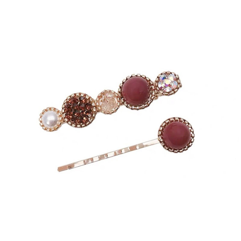 A retro hair clip for a young girl, a one-piece top clip, a simple 2-piece set with water diamonds, side clips, a duckbill clip, a headpiece, and a bangs clip at the back of the head Item Picture