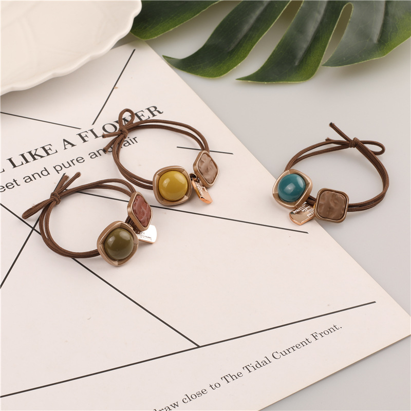 Wholesale supply of high-elasticity, simple and fashionable Korean-style hair accessories, square hair ties, hair tie rubber bands, and hair ties Application Scenario