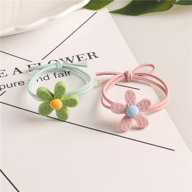 This is a cute little flower-shaped hair tie with a hair band and a high-elastic knotting hair tie that is the same style as the Korean Hyuna style Internet celebrity Specification image