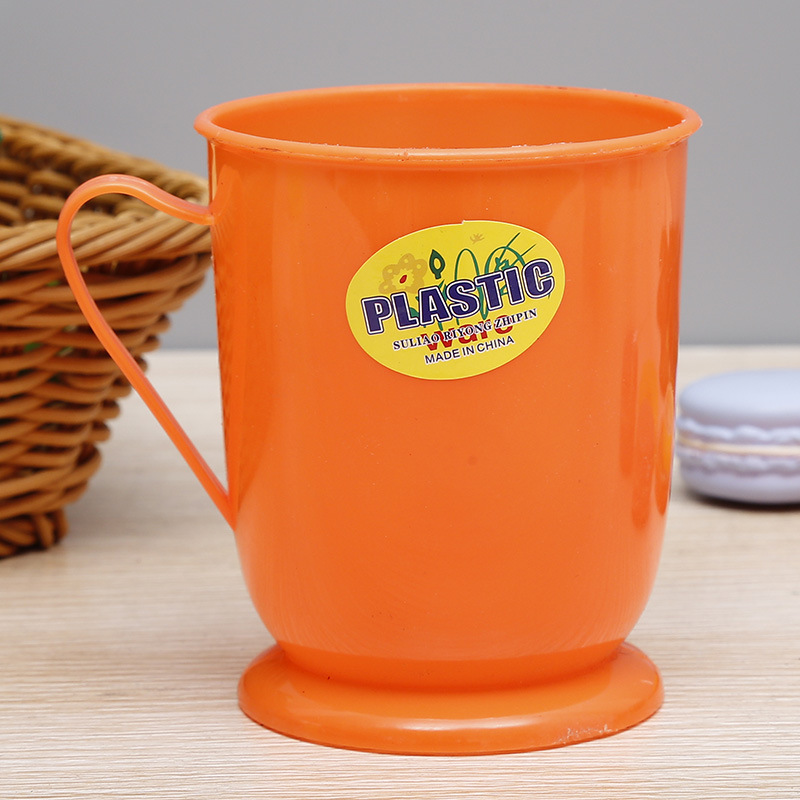 One-yuan factory direct sales cups with handles, household plastic washbasin cups, washbasin cups, couple toothbrush cups details Picture