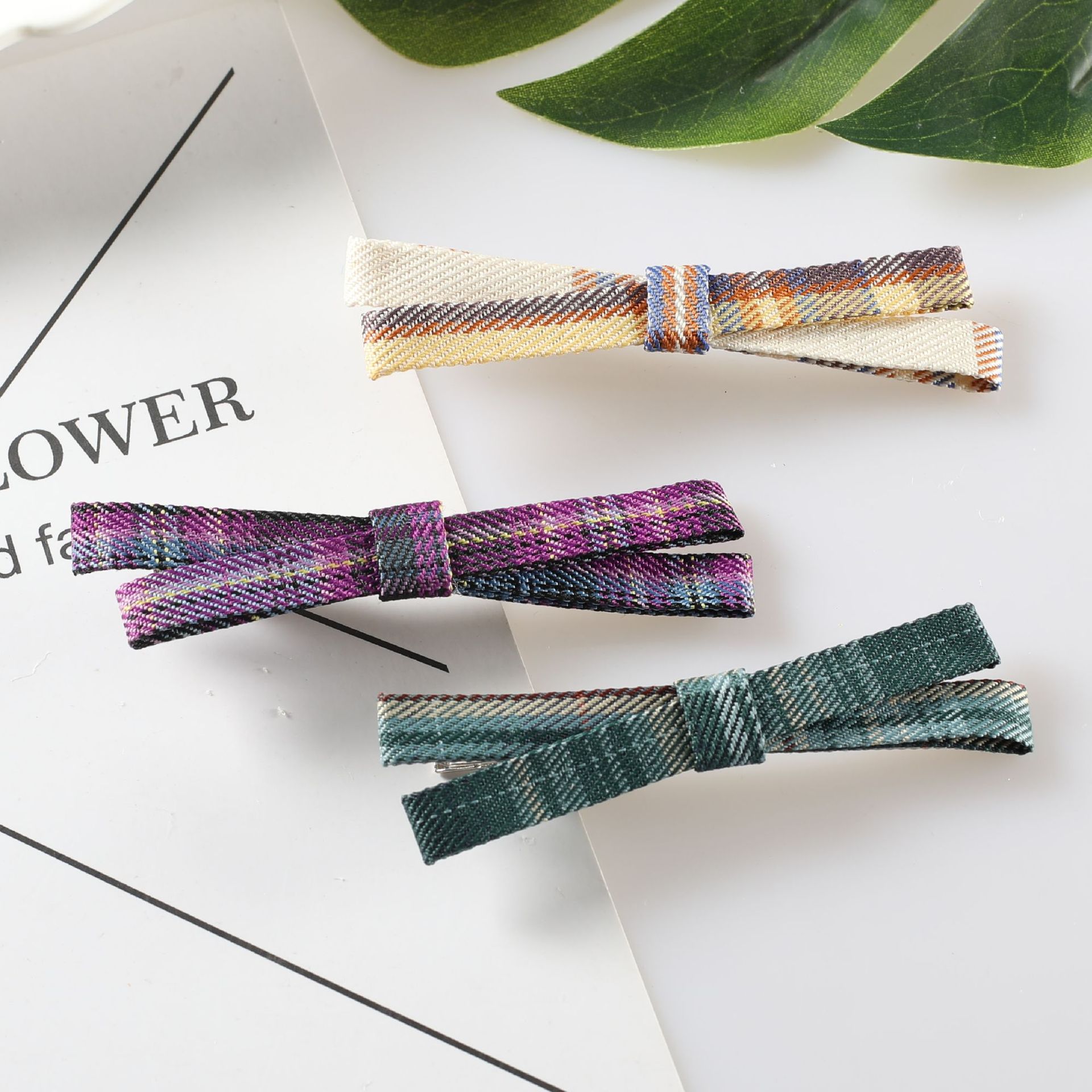 JK checkered hair clips, duckbill clips, crossed bow hair clips, hair accessories, uniform fabric, Korean style clips, headwear wholesale Application Scenario