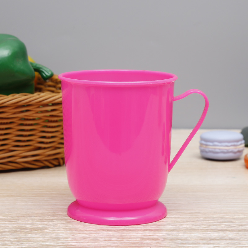 One-yuan factory direct sales cups with handles, household plastic washbasin cups, washbasin cups, couple toothbrush cups Application Scenario