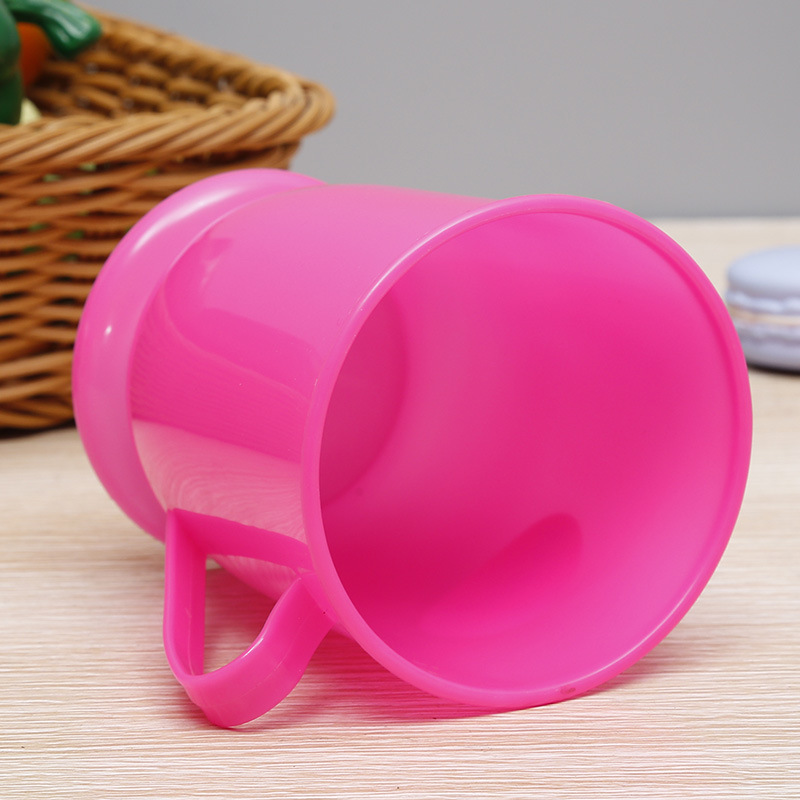 One-yuan factory direct sales cups with handles, household plastic washbasin cups, washbasin cups, couple toothbrush cups Item Picture