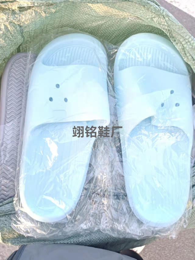 家居棉鞋实物图
