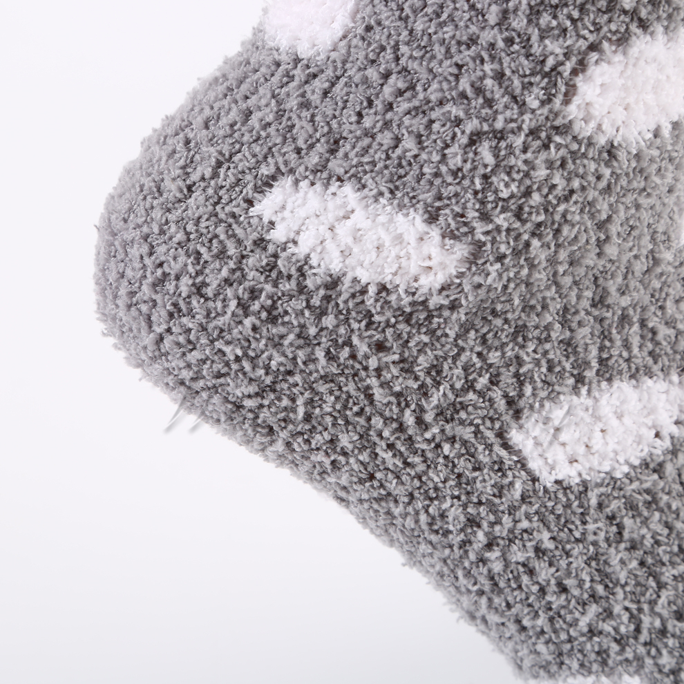 Warm, loose, mixed-color winter socks, women's socks, mid-calf floor socks, towel, coral fleece and fleece, sleep and home socks Application Scenario