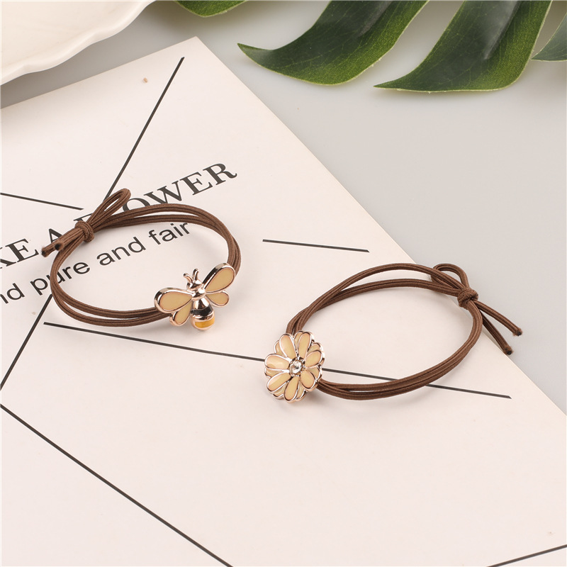 Wholesale supply of Korean style Instagram popular hair bands, bee + flower hair ties, high-elasticity hair ties, rubber bands and hair accessories Application Scenario