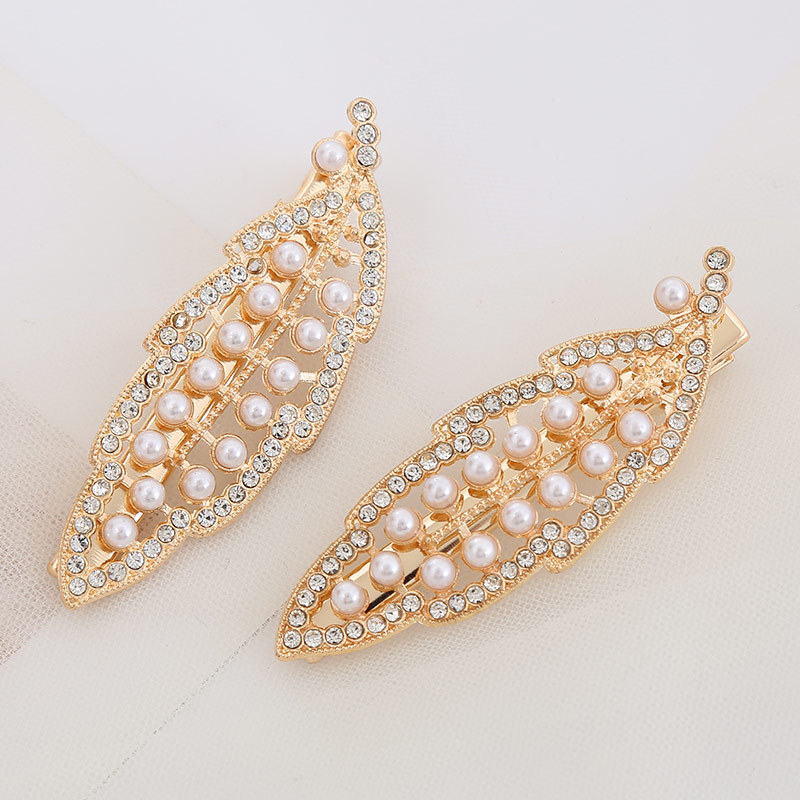 2021 New feather leaf hair clip, bangs clip, diamond zircon, shiny and fashionable pearl edge clip, popular hair accessory for women Application Scenario