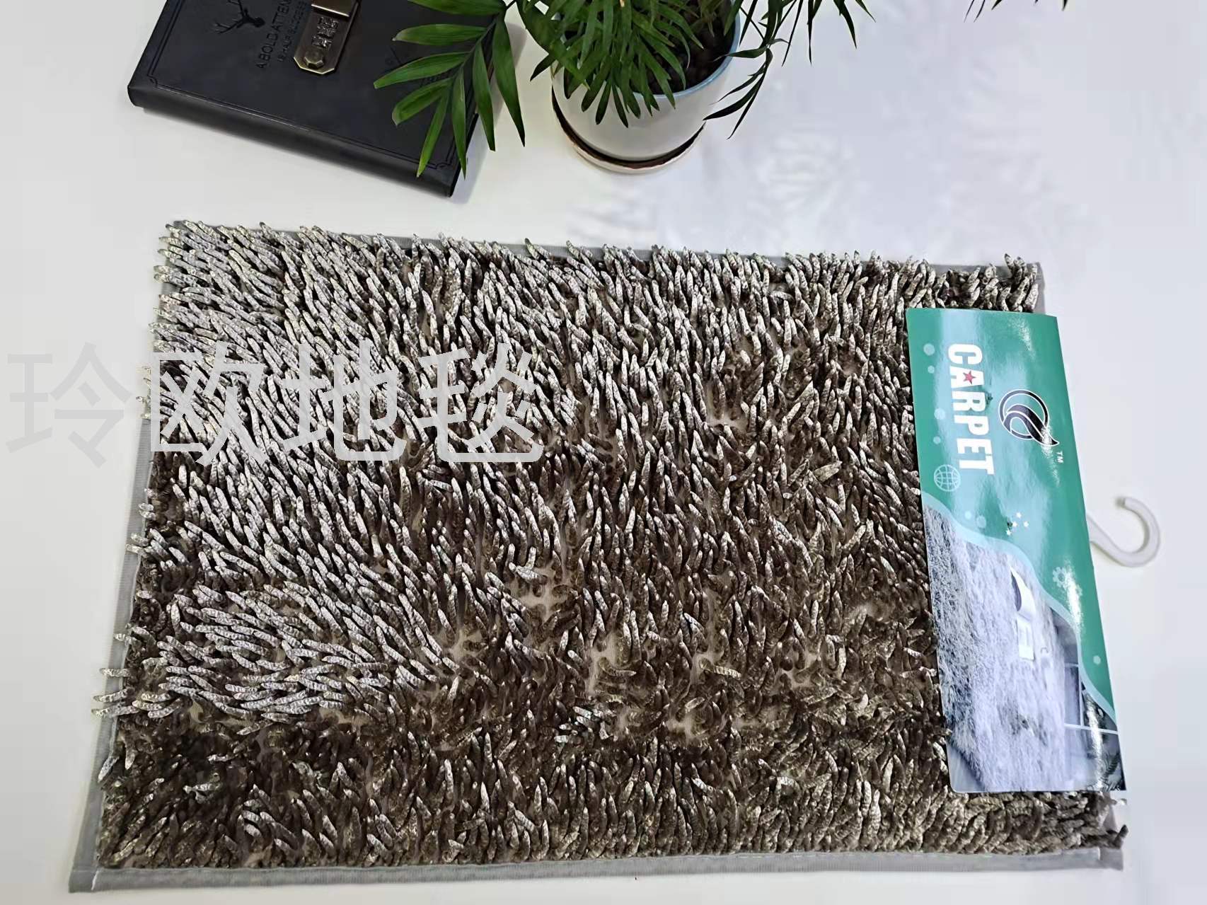 Lino gloss silk chenille carpet floor mat living room bathroom absorbent non-slip carpet details Picture