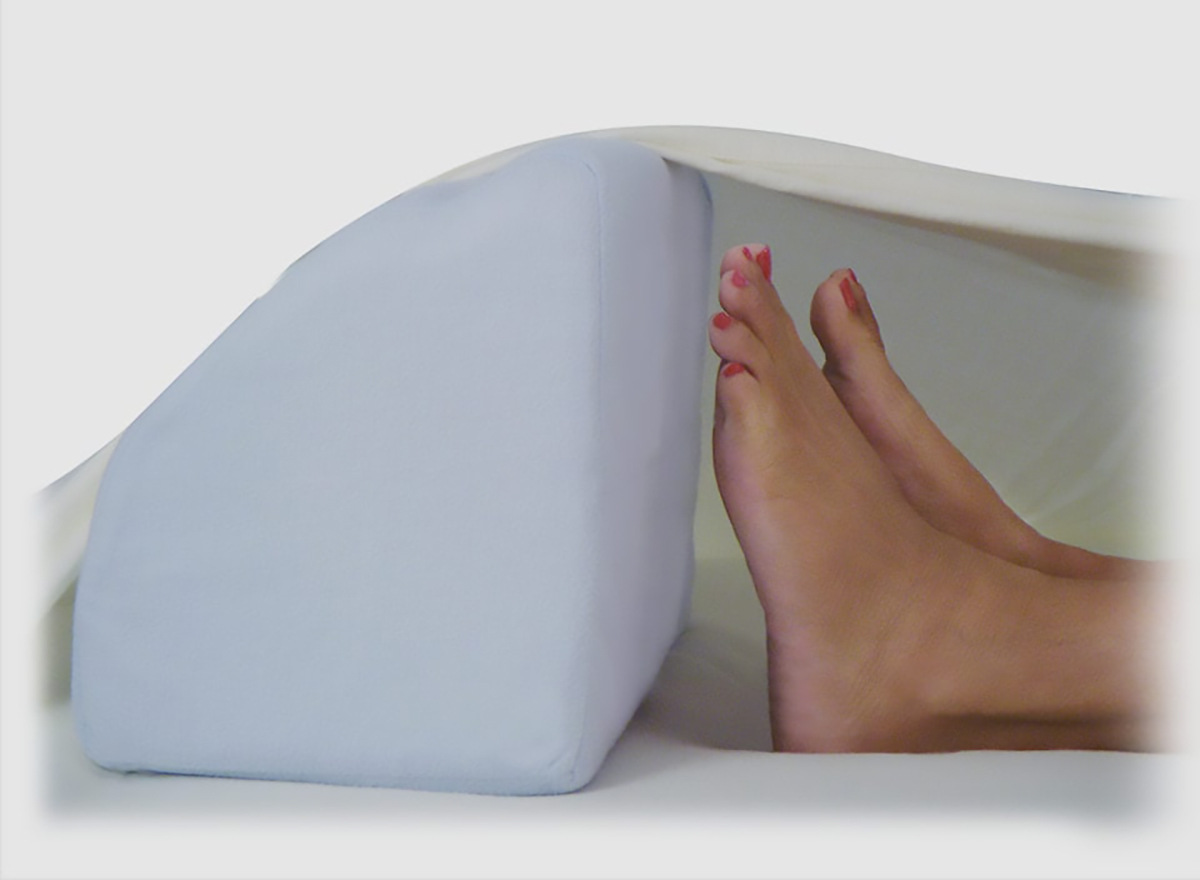 After the operation, the bed covers are raised, the foot pads are raised, the leg pillows are raised and the waist rests are raised details Picture
