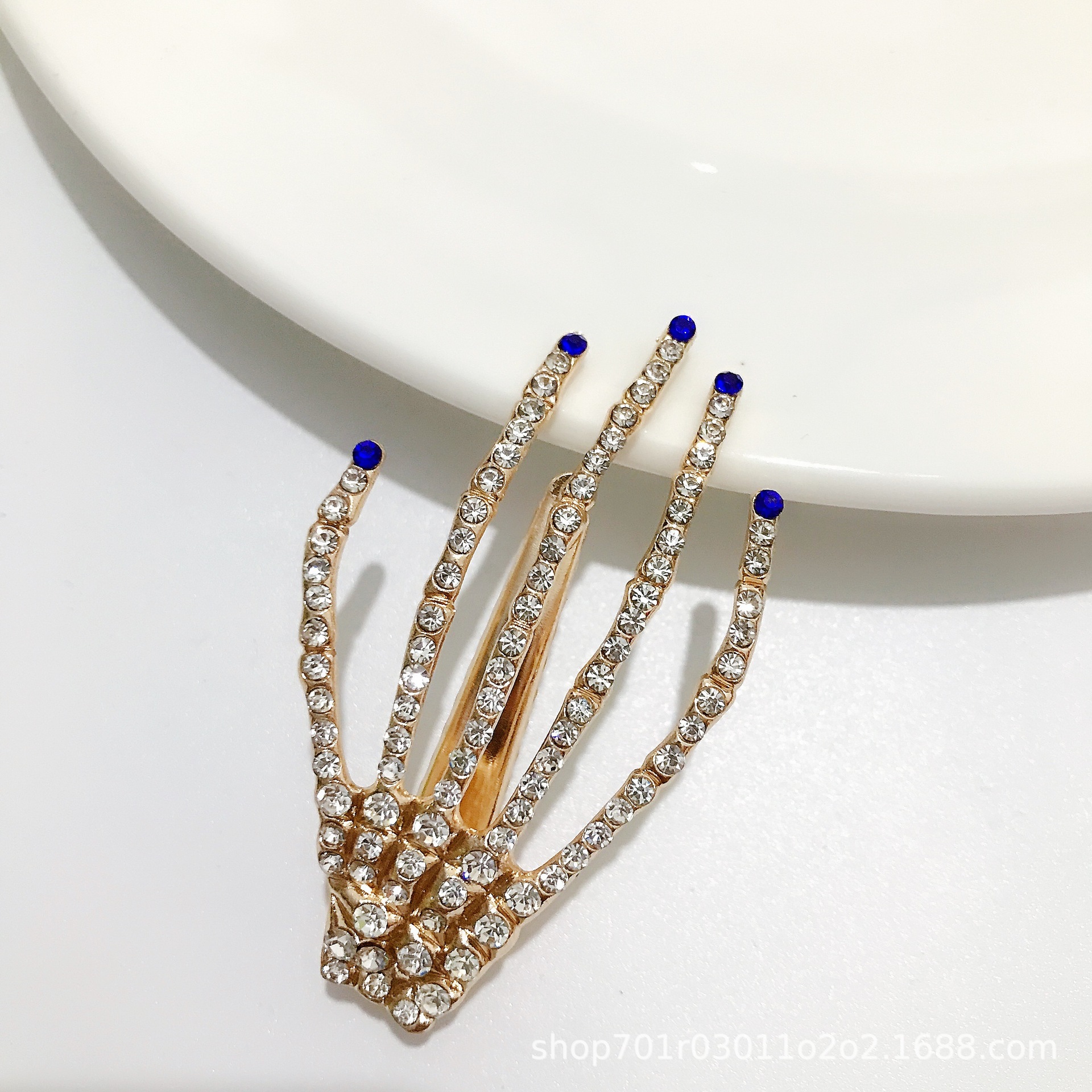 Retro skeleton hand InS-style hand-grabbed hair clips, rhinestone side clips, simple and non-damaging hair side clips, hair accessories wholesale Specification image