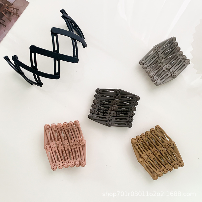 The extendable hairband is a portable foldable headband for going out. It is a new invisible headband for women, a summer Internet celebrity in 2021 details Picture