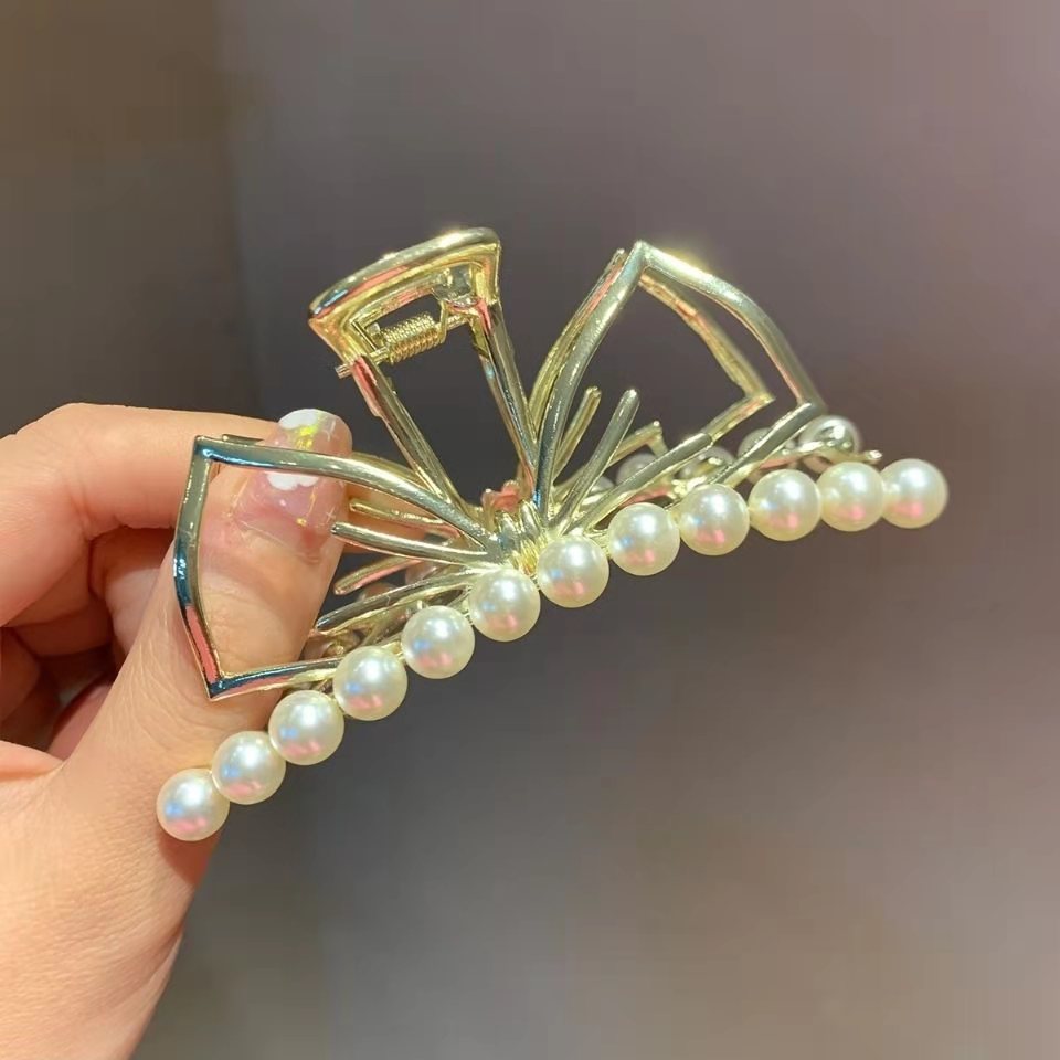 New bow tie diamond pearl clip, five-pointed star head back spoon hair claw, large crown hair clip, metal fashionable hair clip Specification image