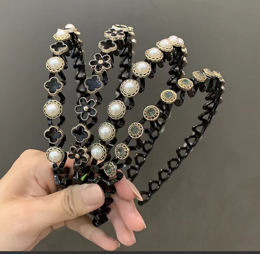 European and American fashionable pearl hair bands, shiny Baroque rhinestone hair accessories, four-leaf clover hair clips, heavy industry popular adult hair accessories