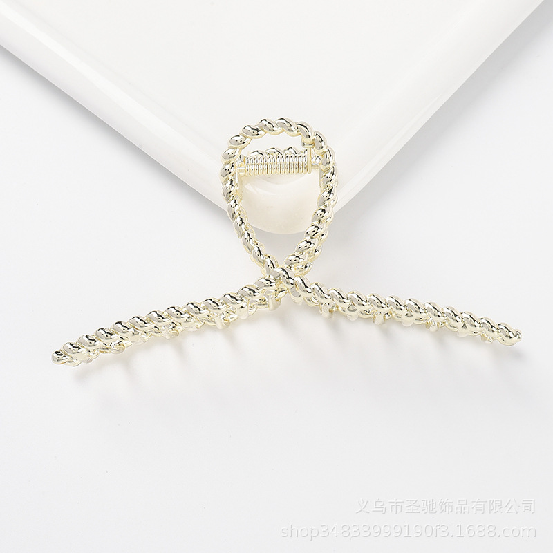 Metal hair grips, back of the head, hair clips, hairpins, women's hair accessories, Korean Instagram influencer, elegant and stylish shark clips Application Scenario