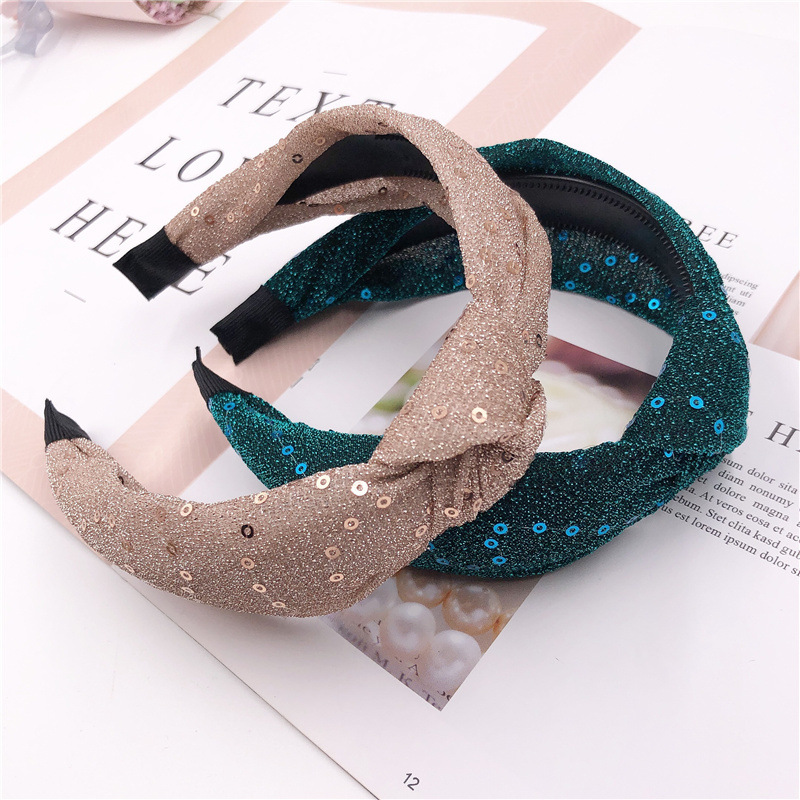 Korean-style wide hairband, fashionable and versatile mesh headband with teeth, hair clip, 2-yuan store accessory Application Scenario