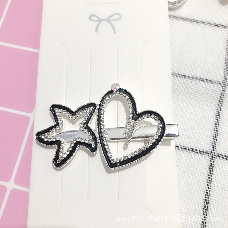 The same style as Dongdaemun in South Korea, featuring heart-shaped water diamond edges, duckbill clips, flower heart-shaped bow bangs and broken hair clips details Picture