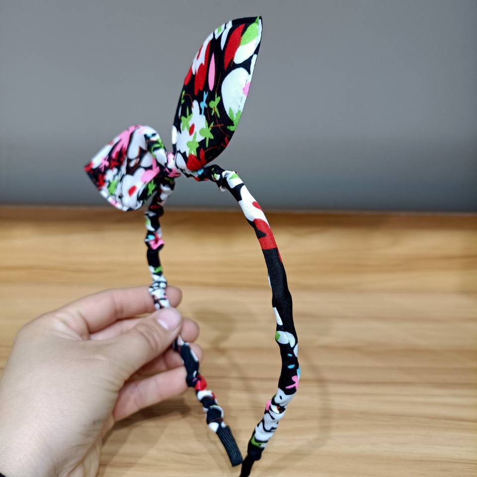 Rabbit ear hair bands, cute hairpins, fabric hair clips, student dressing and decoration, children's hair clips, one-yuan accessories, general merchandise Application Scenario
