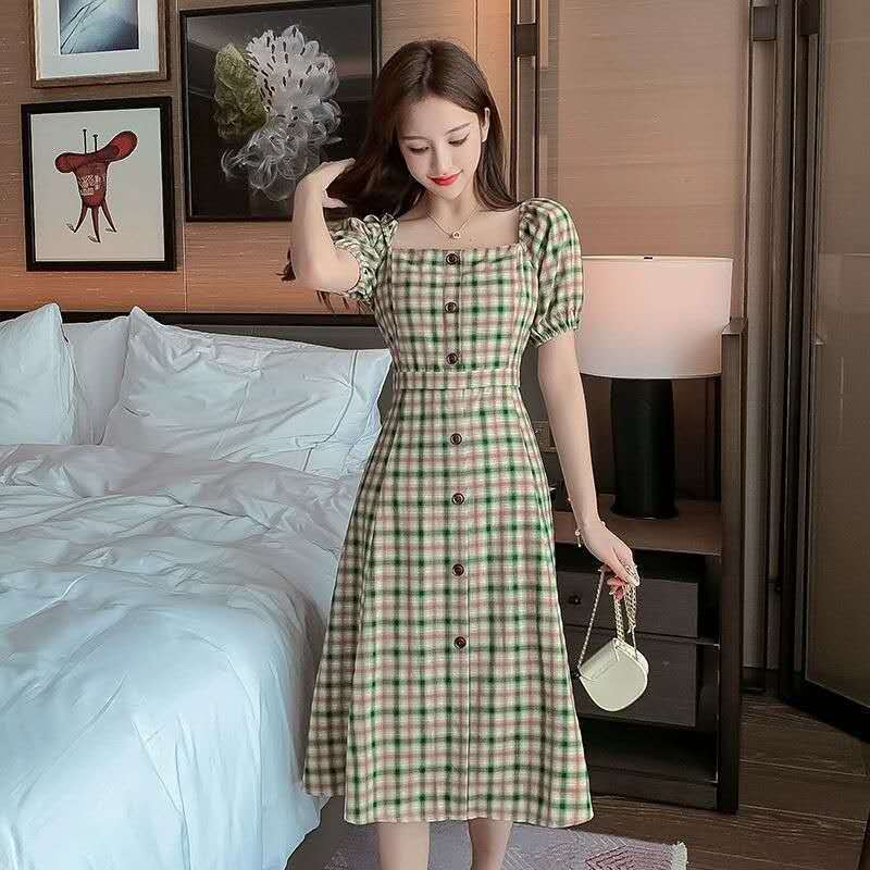 This 2022 summer new square-neck checkered puffed sleeve French retro knee-length dress is elegant, fashionable, waist-cinching and slimming This 2022 summer new square-neck checkered puffed sleeve French retro knee-length dress is elegant, fashionable, waist-cinching and slimming