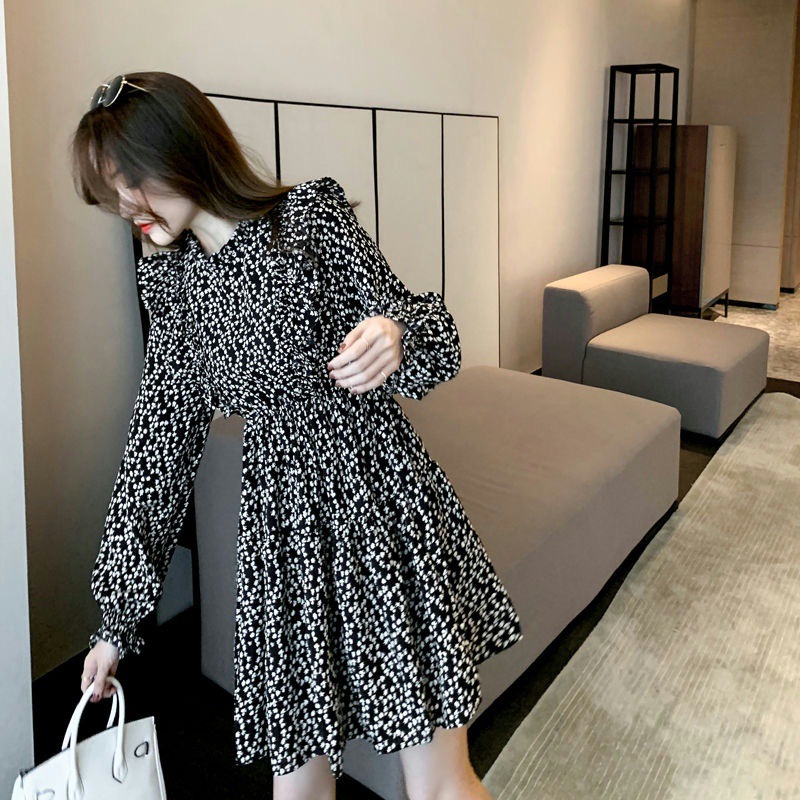 A new style of stylish short skirt for slimming in spring 2022. Black round-neck, black ear-trimmed long-sleeved floral chiffon dress for women details Picture