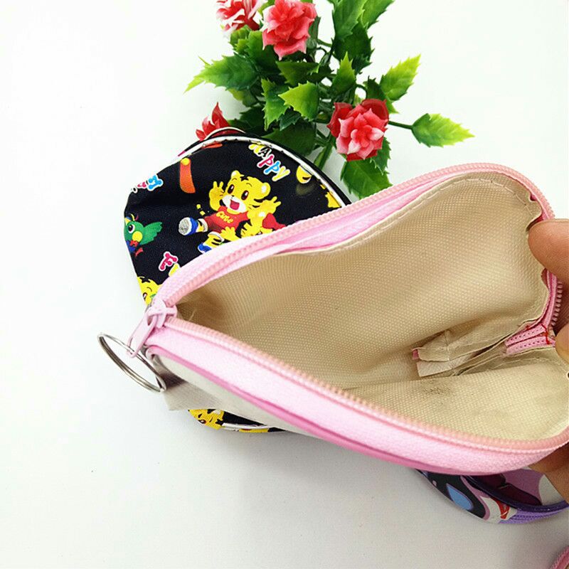 Oval-shaped coin purses, portable small purses, loose purses, zipper bags, one-yuan and two-yuan general merchandise, street stall supplies Application Scenario