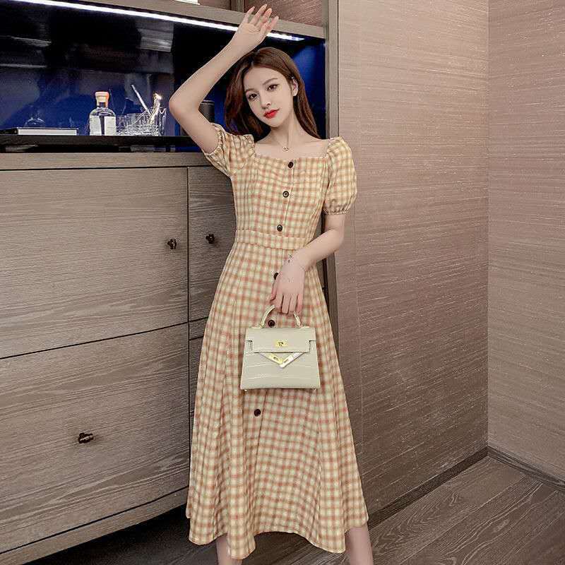 This 2022 summer new square-neck checkered puffed sleeve French retro knee-length dress is elegant, fashionable, waist-cinching and slimming Application Scenario