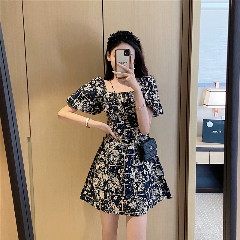 French floral print dress for women's summer 2022 new style, elegant and slimming, retro square neck puffed sleeve dress