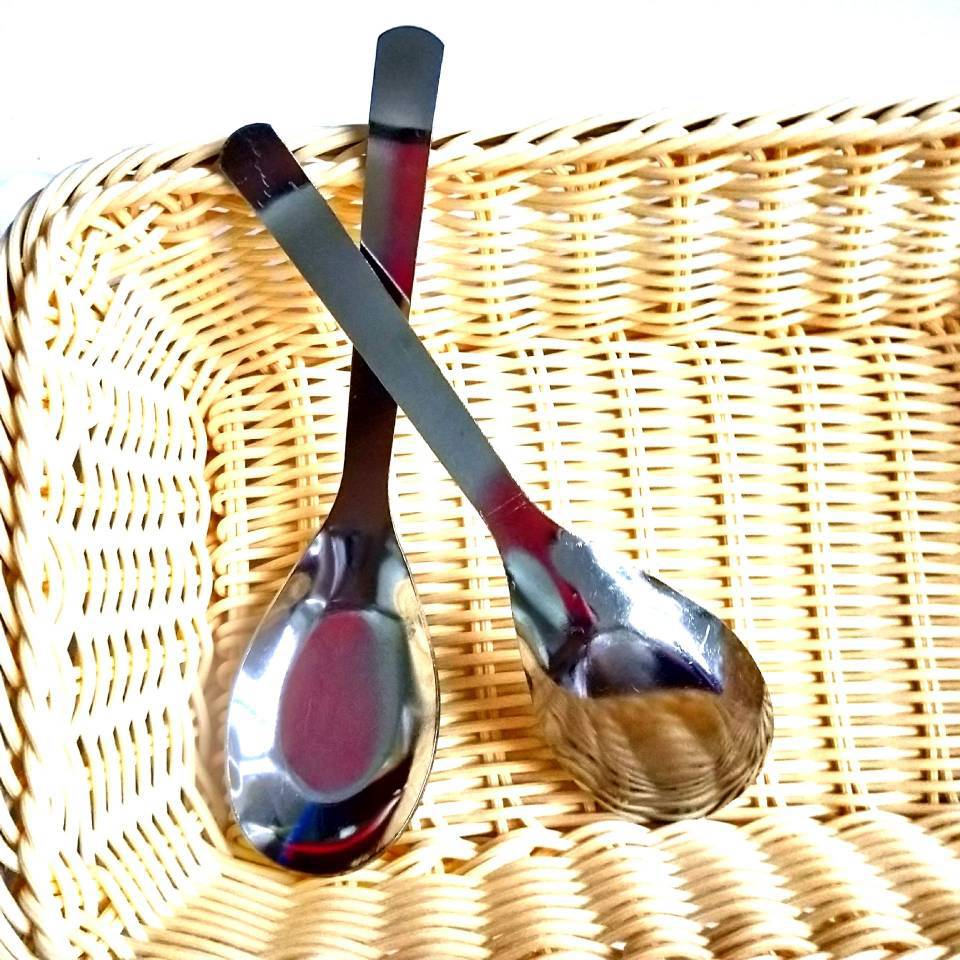 Thickened large flat spoon restaurant dining spoon Stainless steel spoon household tableware steel spoon iron spoon 2 yuan store