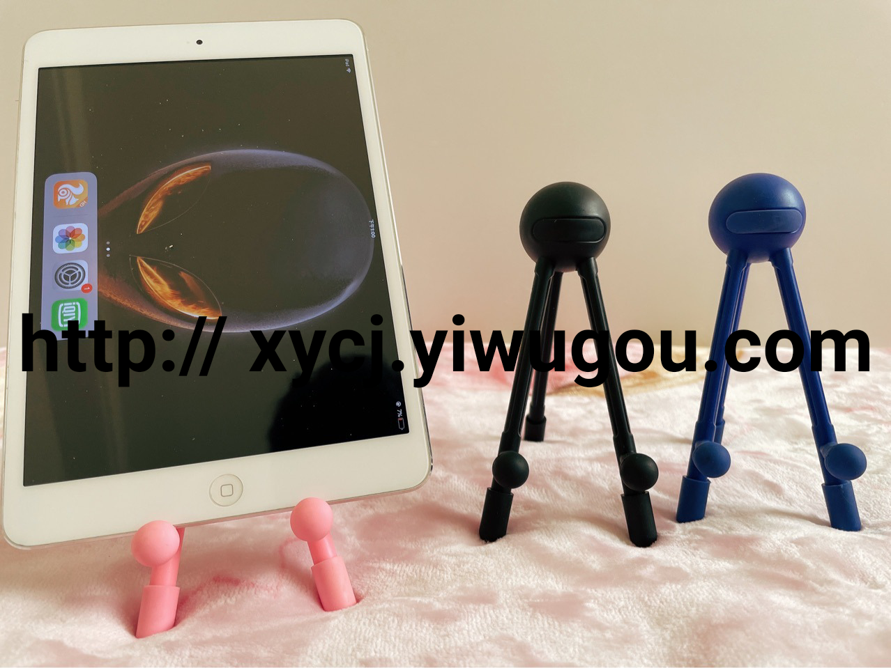 Creative mobile phone stand, online class and TV series storage, folding tripod, desktop live streaming, tablet stand, alien stand Item Picture