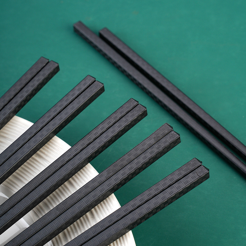 Two-yuan store hard goods: 5 pairs of alloy chopsticks, household craftsmanship, Japanese square head, heat insulation, anti-slip, heat-resistant, hotel chopsticks wholesale Application Scenario