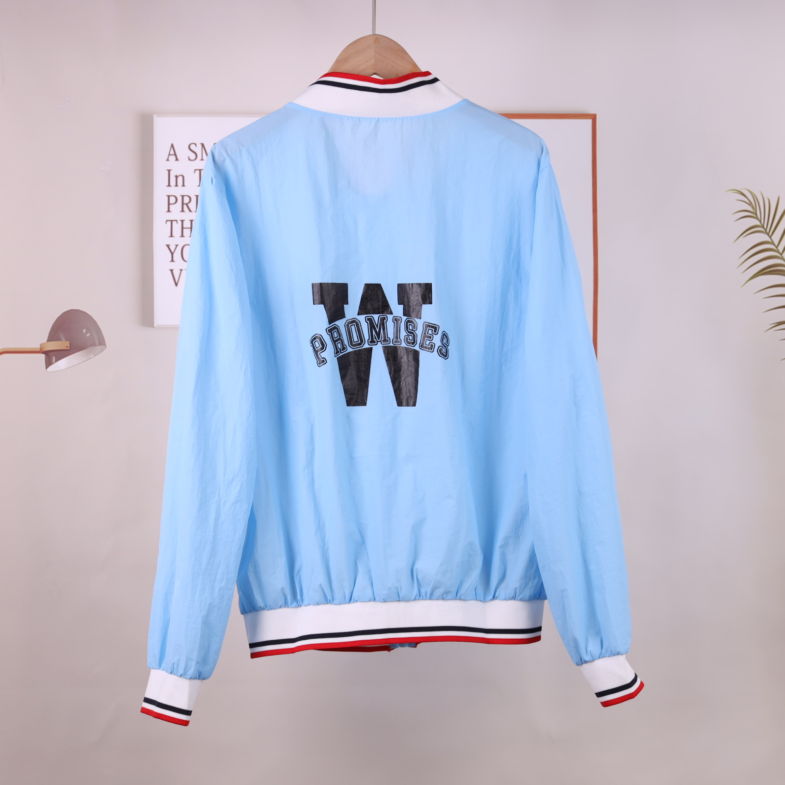 W English baseball sun-protective clothing for women 2022 Summer New Korean version Loose and versatile student sun-protective clothing Thin short jacket details Picture