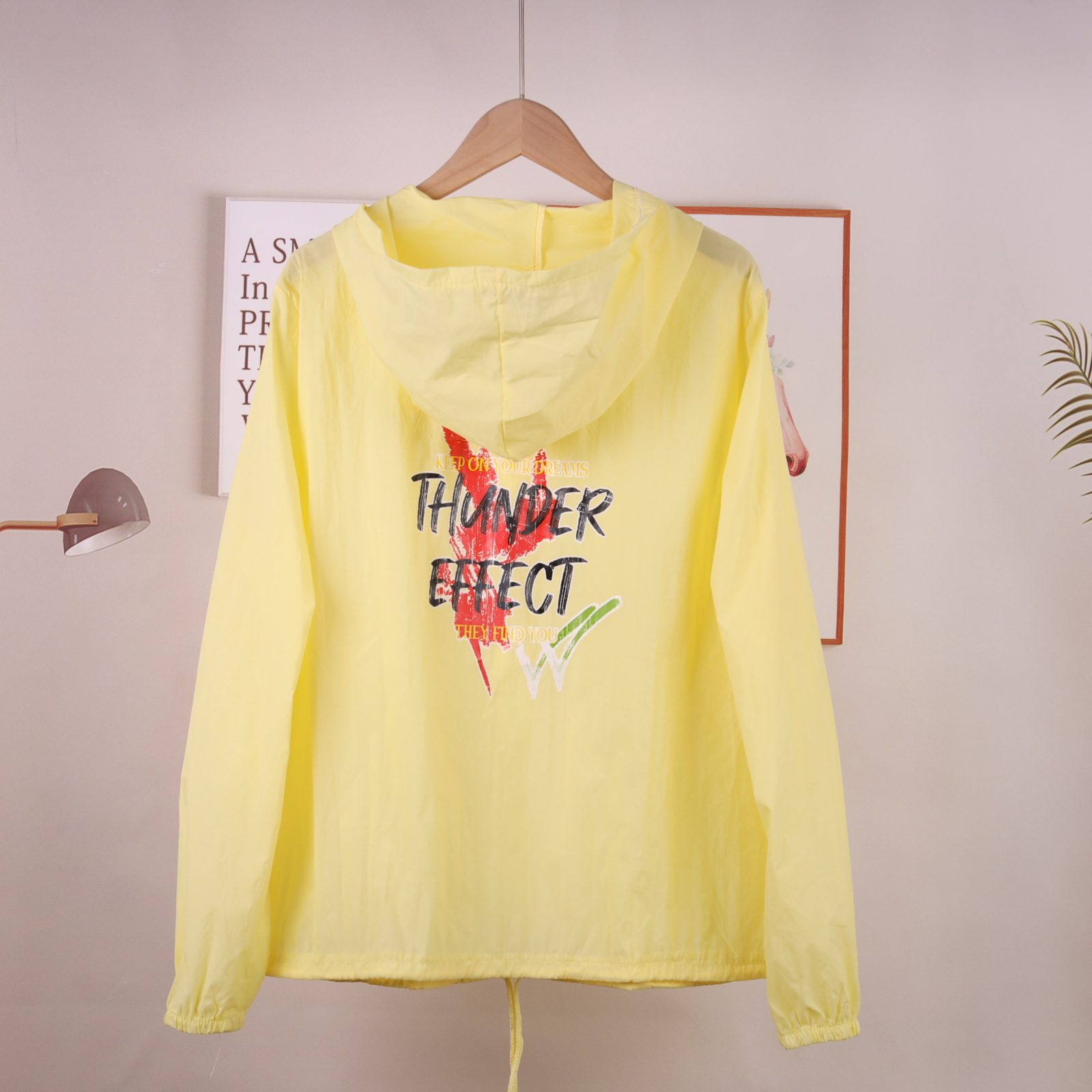 Thin outerwear for girls' spring, autumn and summer 2022 new style, Korean-style loose, casual and sun-protective outerwear for junior and senior high school students details Picture