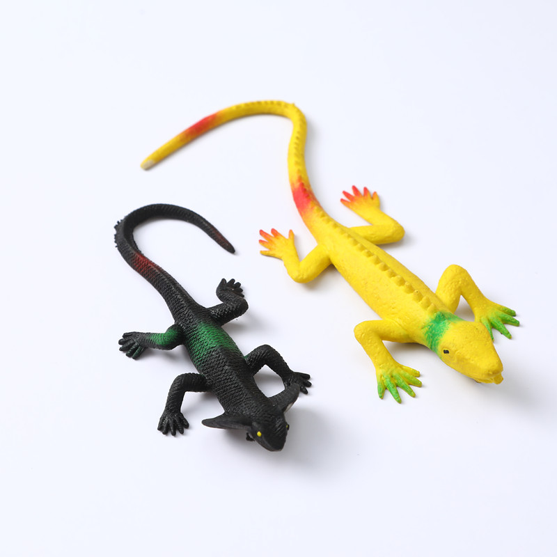 Halloween simulation lizard trick trick scary toy soft glue stall toy party atmosphere decorations