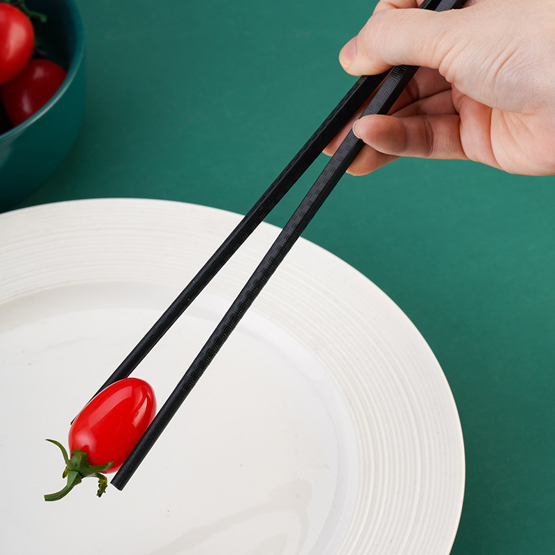 Two-yuan store hard goods: 5 pairs of alloy chopsticks, household craftsmanship, Japanese square head, heat insulation, anti-slip, heat-resistant, hotel chopsticks wholesale details Picture