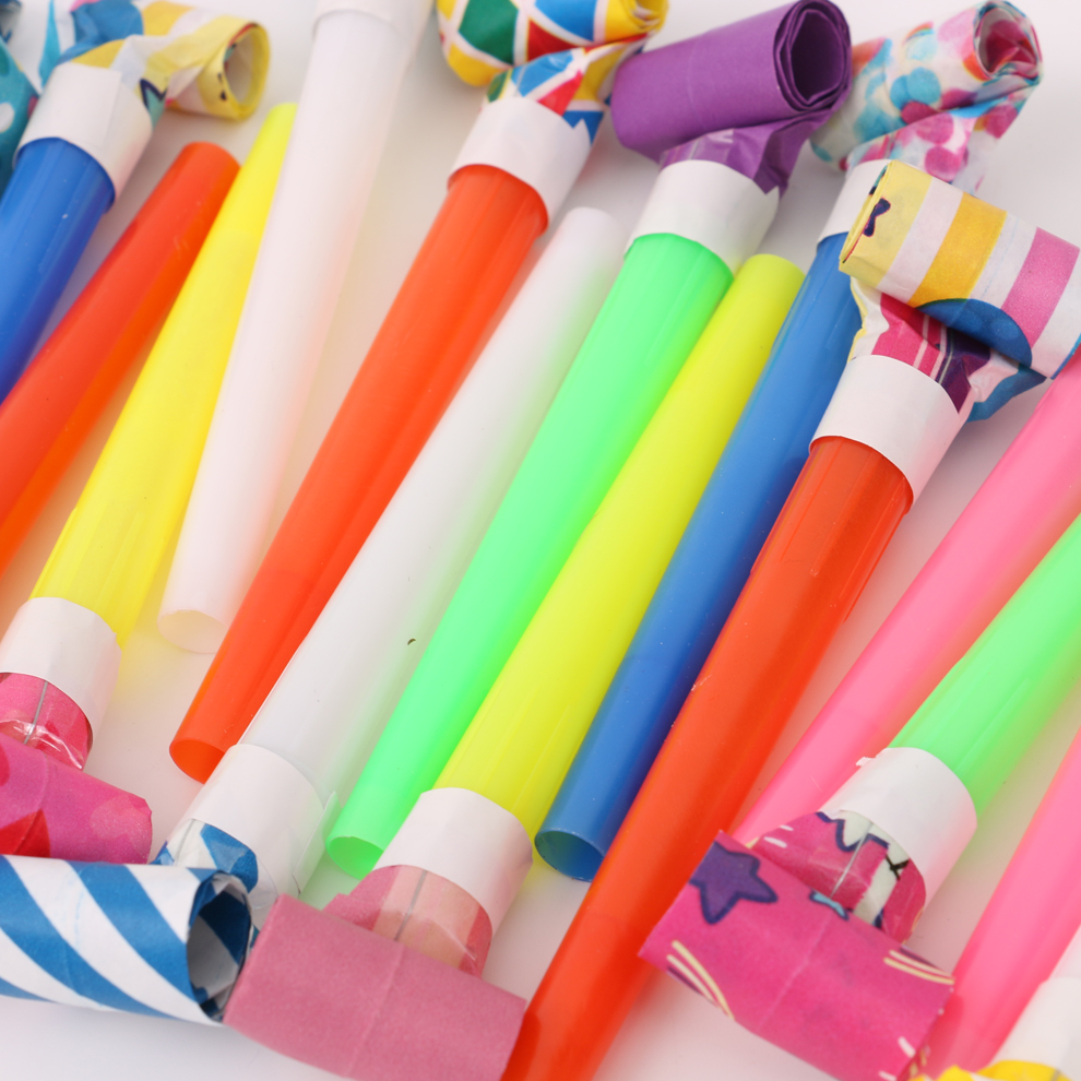 Wholesale large paper-head blowing dragons, plastic blowing dragons, whistles, children's birthday toys, cheerleading props, blowing rolls Application Scenario