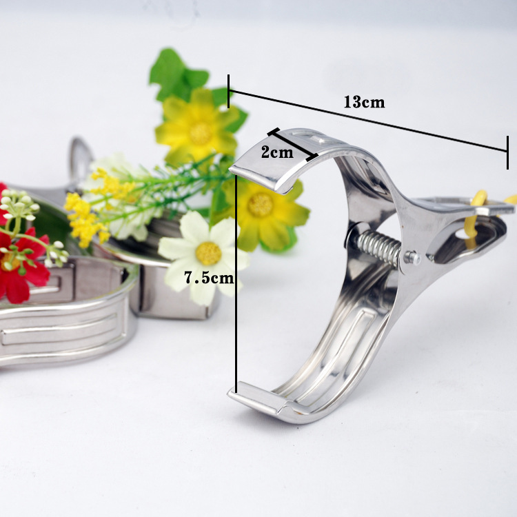 Factory stock of stainless steel quilt clips, 6 blister packs, 13cm large non-magnetic windproof multi-purpose clothes clips, steel quilt single clips Application Scenario