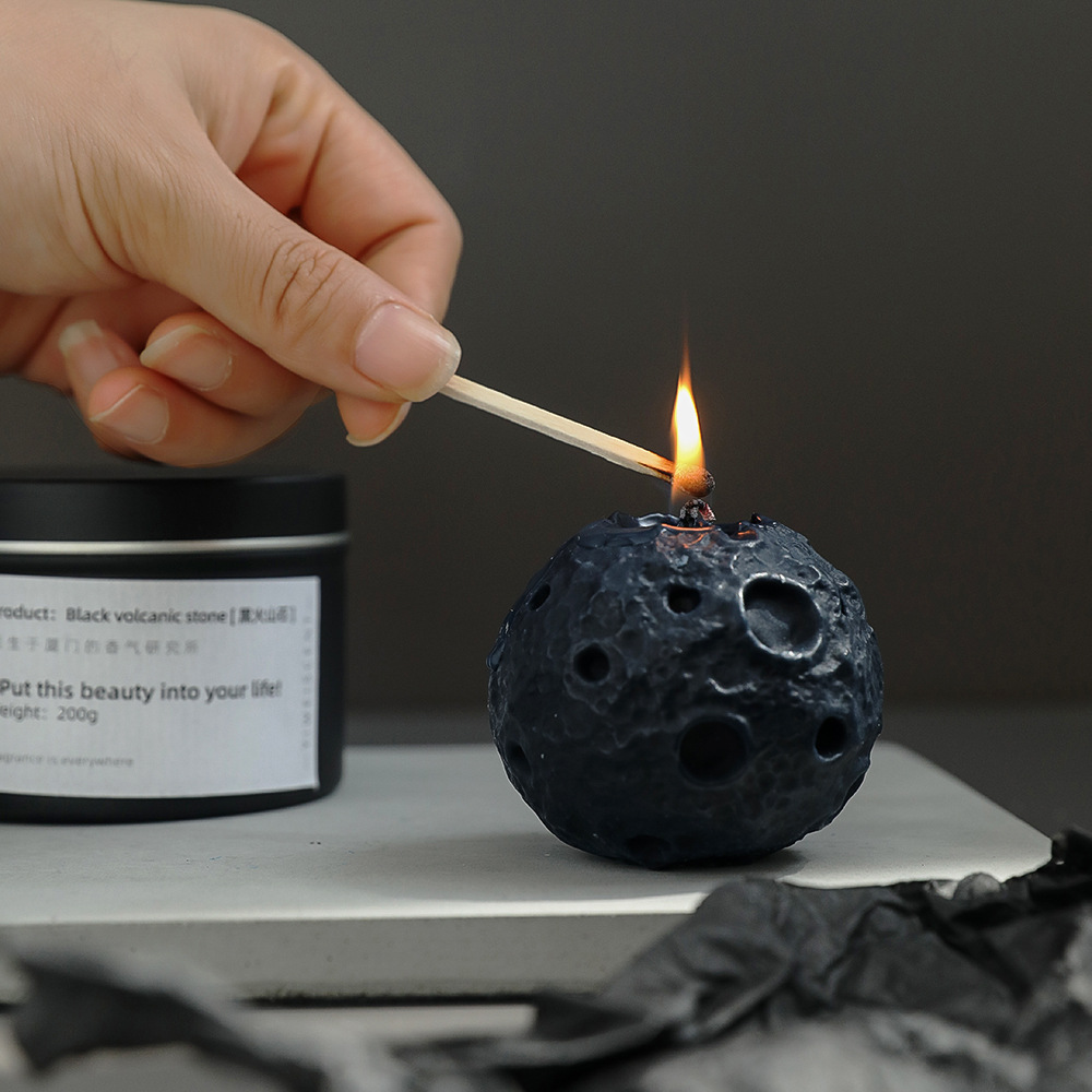 Moon scented candles, creative bedroom ornaments and souvenirs, spherical moon candles Application Scenario