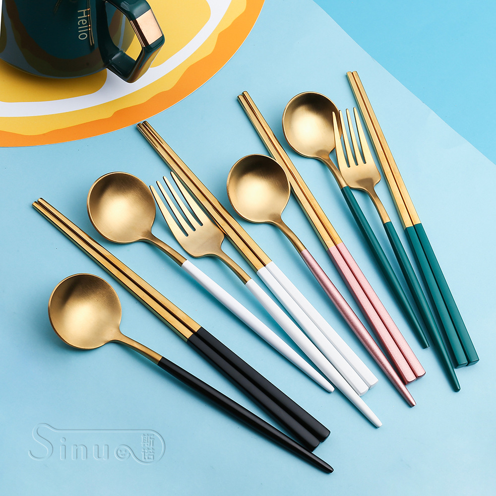 A Stainless steel Portuguese portable set, 304 stainless steel spoon, fork and chopsticks three-piece set, adult and student spoon and chopsticks set Application Scenario