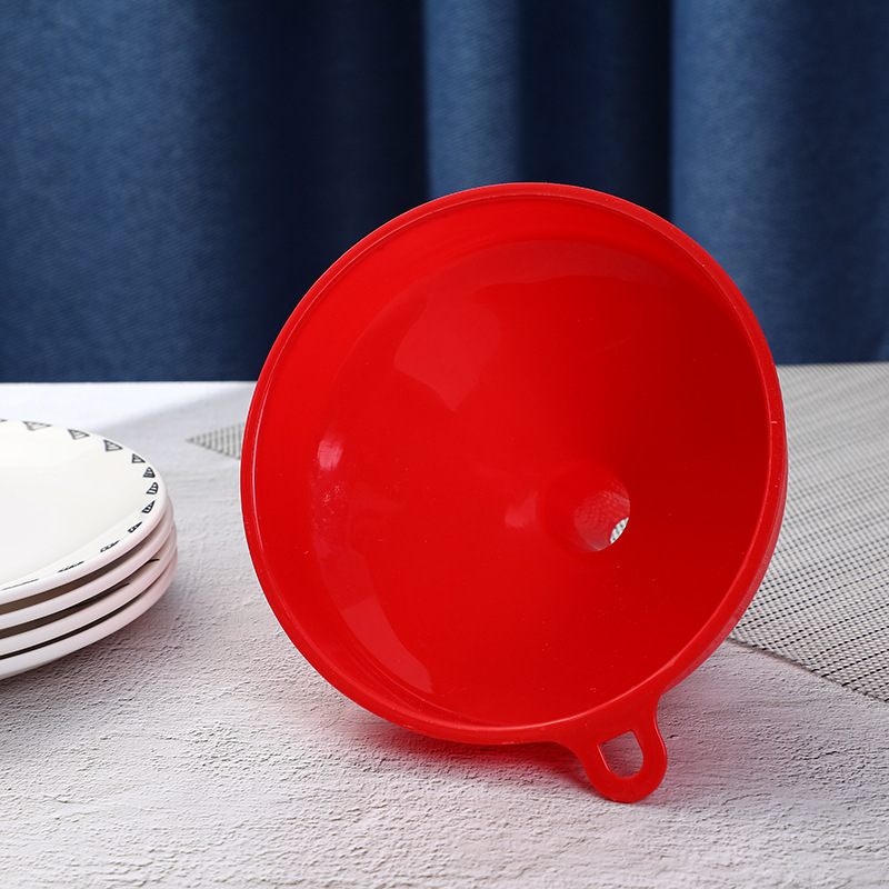 18cm large plastic funnel, thickened with a large diameter, kitchenware, household oil extraction funnel, wine extraction funnel wholesale Specification image