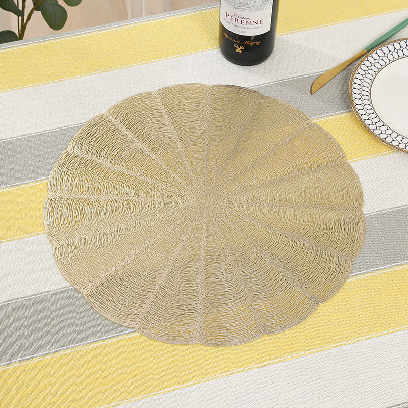 Nordic pvc circular radial C placemats, perforated heat insulation pads, new household table MATS, creative Western placemats wholesale Application Scenario