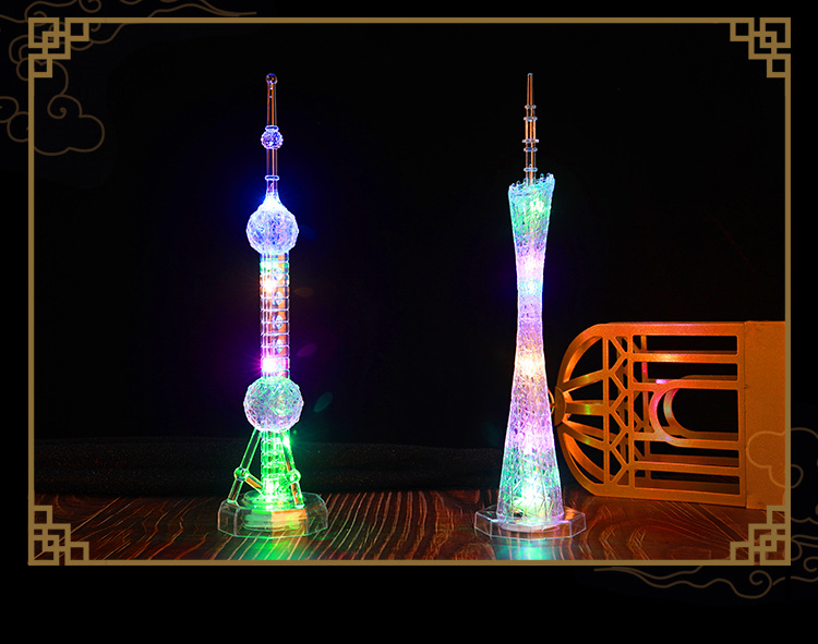 The night lights of the Oriental Pearl Tower and the Canton Tower in Guangzhou are colorful and changing. Little Waist