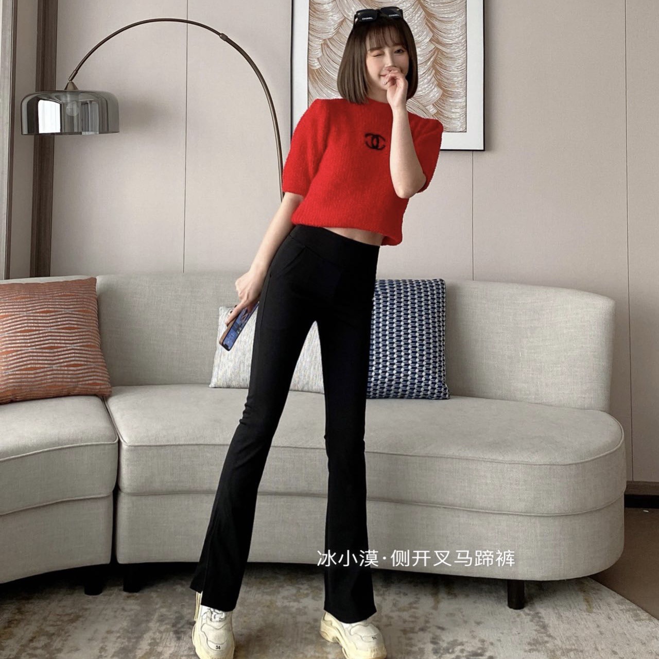 The 2022 new black side-slit horseshoe pants feature a tall, elongated design with a niche, high-waisted, tight-fitting look that accentuates women details Picture