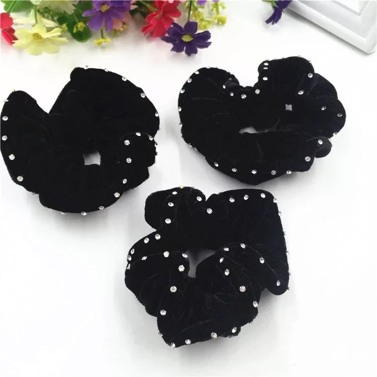 40 diamond pure black velvet hairpin, middle-aged hair accessory, simple hair bun, large cloth ring, 2-yuan store wholesale supply Application Scenario