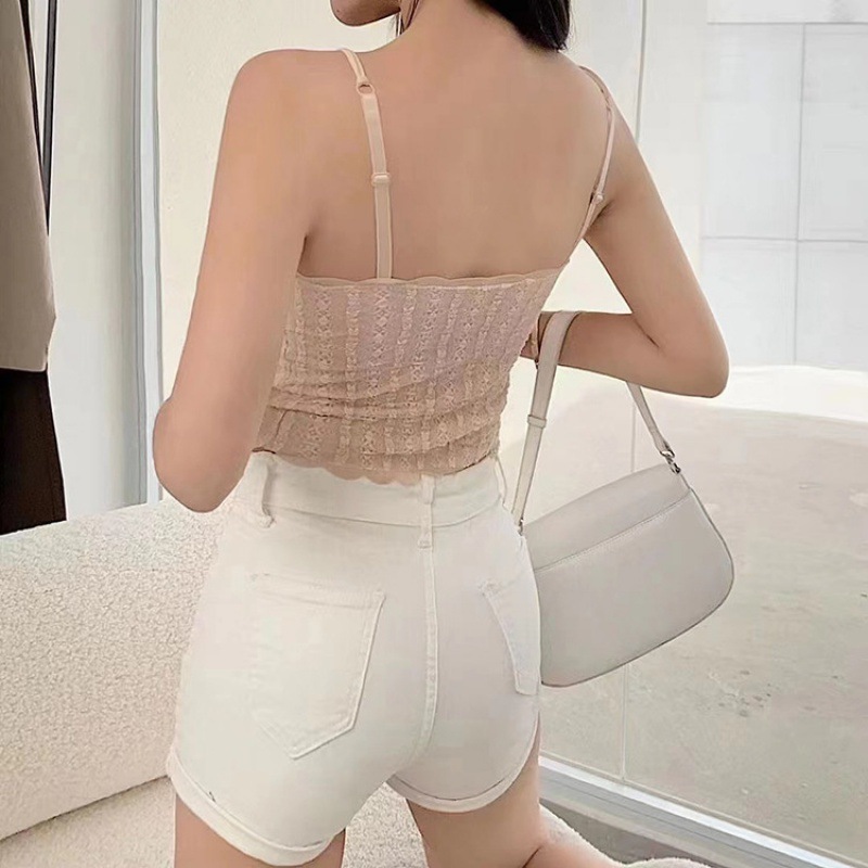 This spring and summer sexy lace mini halter bubble strapless vest with a chest pad design can be worn inside or outside, creating a slimming and beautiful back base Application Scenario