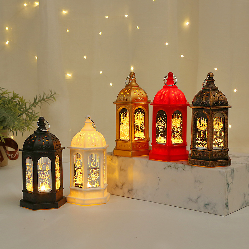 Moroccan simple European-style retro wind lantern castle candlestick, country decoration prop lamp, birdcage candlestick ornament details Picture